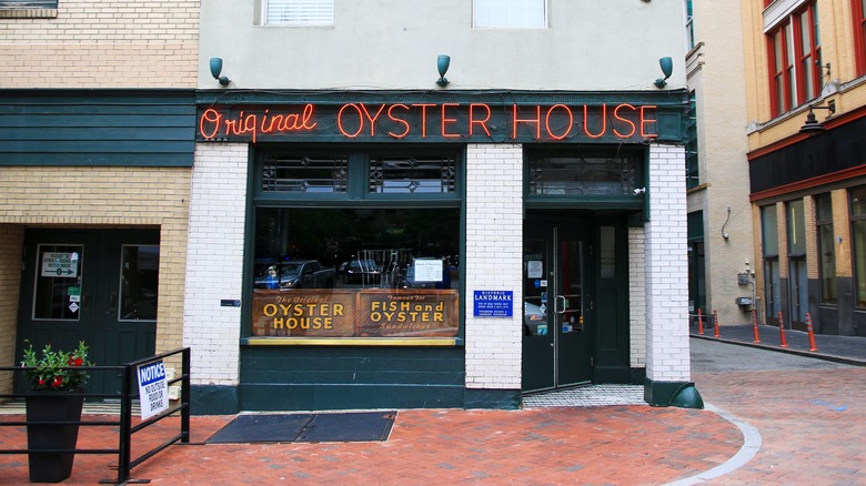 the front of the Original Oyster House in Pittsburgh
