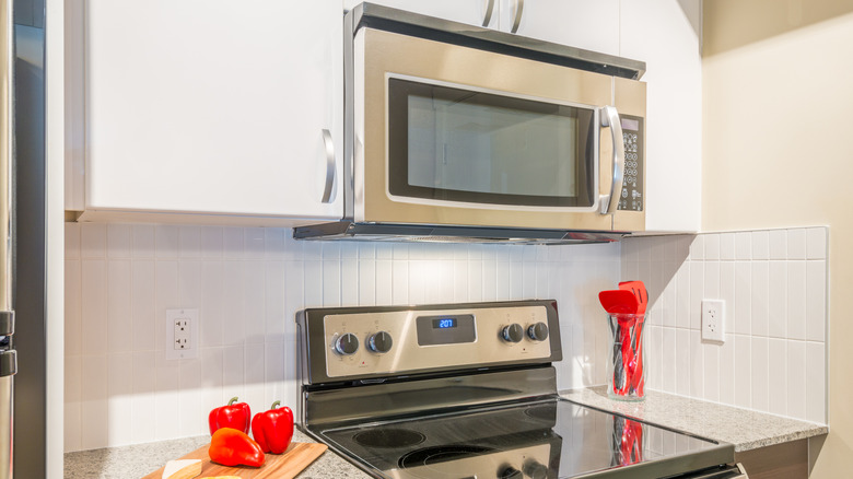American classic retro home kitchen with a microwave and underneath light atop a stove