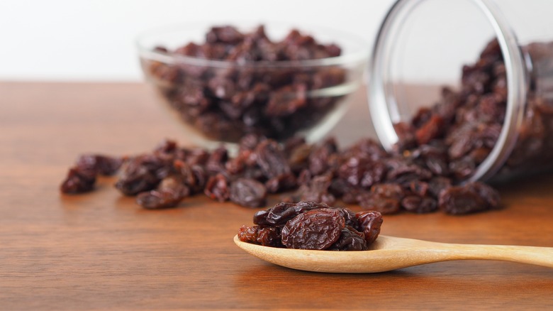 jar of raisins