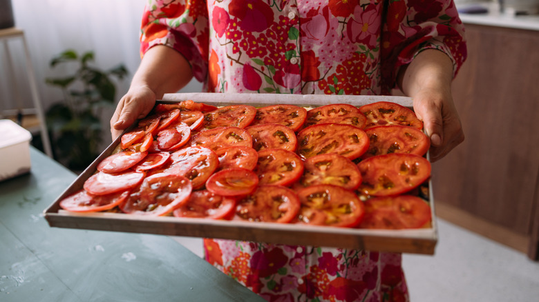 baking sheet of sliced tomatoes