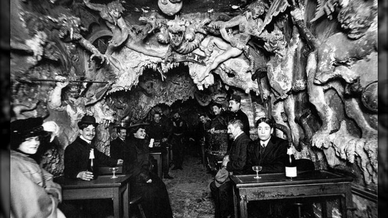 Interior of Cafe du l"enfer