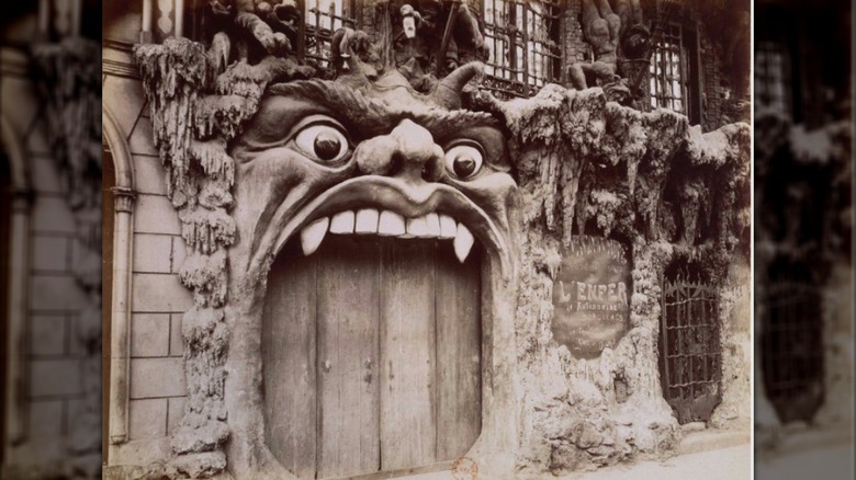 The entrance of Caberet du l'enfer
