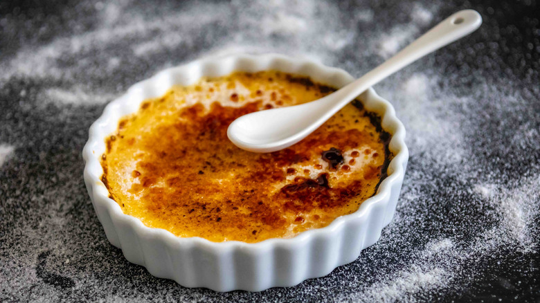 crème brûlée in dish