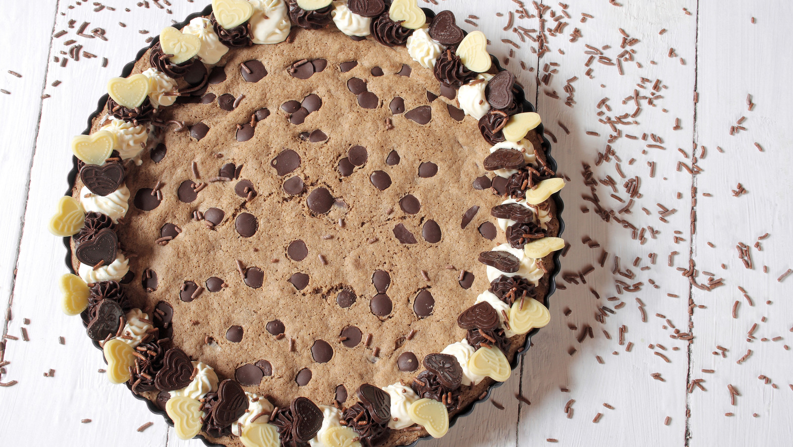 The pantry staple that ensures a meltinyourmouth cookie cake