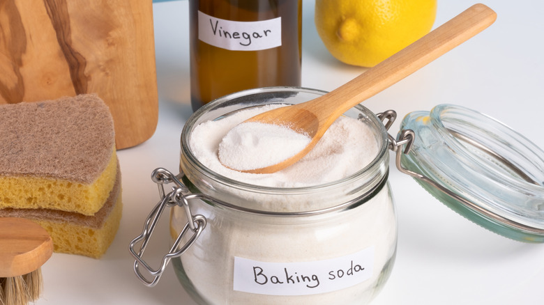 Lemon, vinegar and baking soda