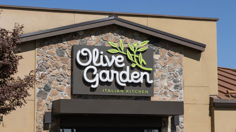 Exterior of Olive Garden restaurant