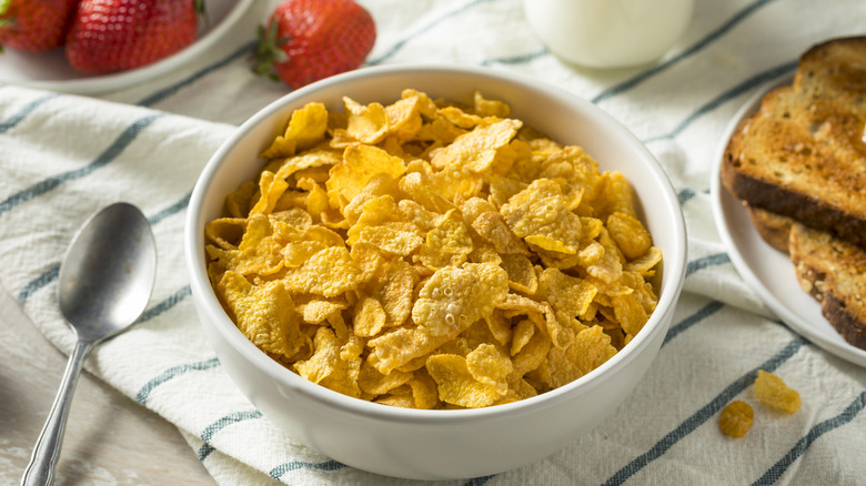 A bowl of corn flakes