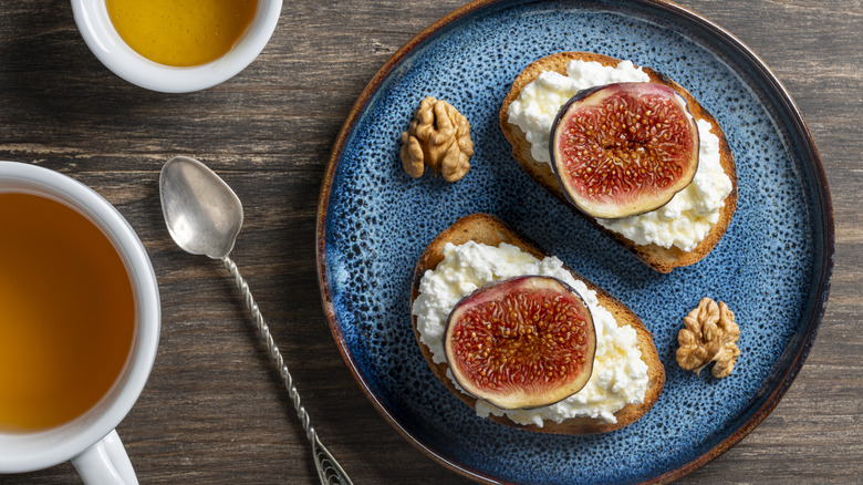 cottage cheese on toast with fresh figs