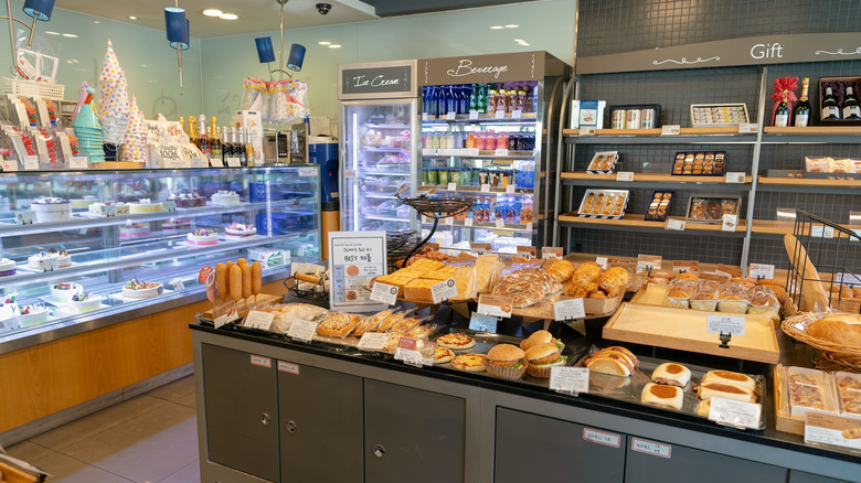 the inside of a Paris Baguette