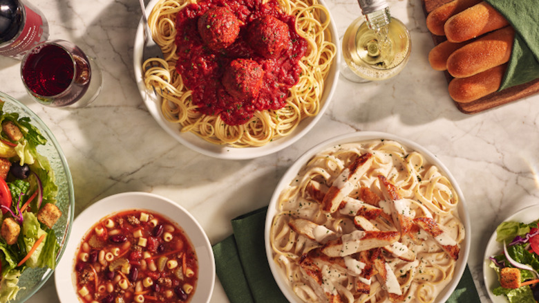 Olive Garden salad, breadsticks and pasta