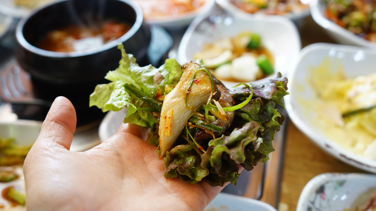 The Proper Etiquette For Eating Ssam At Korean Barbecue Restaurants