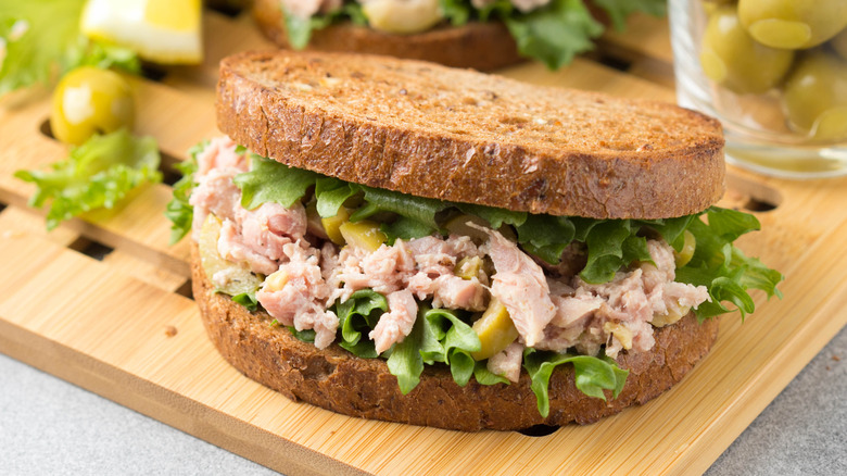 tuna salad sandwich with lettuce