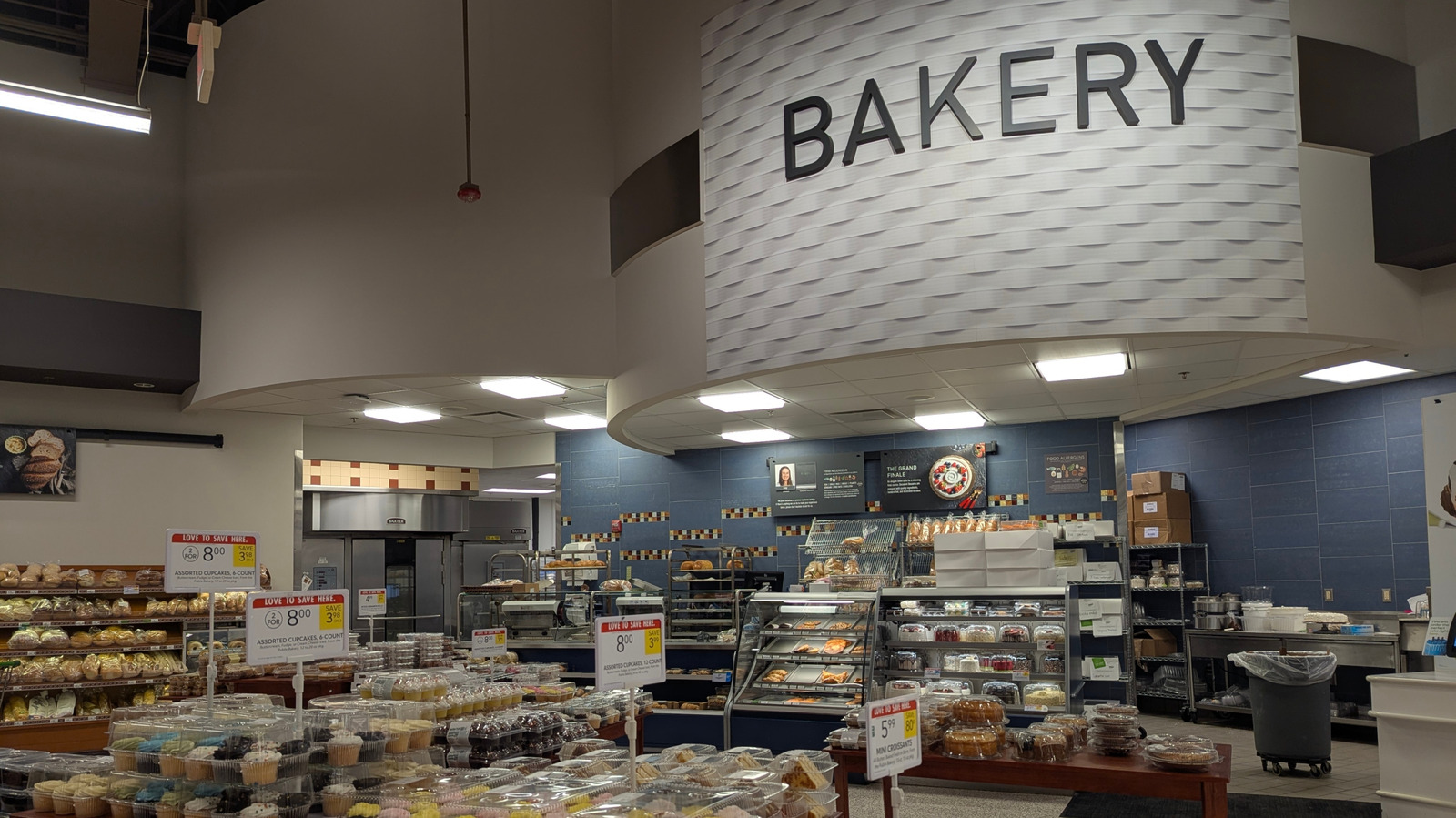 The Publix Bakery Items So Tasty They 'Call To You In The Middle Of The Night'