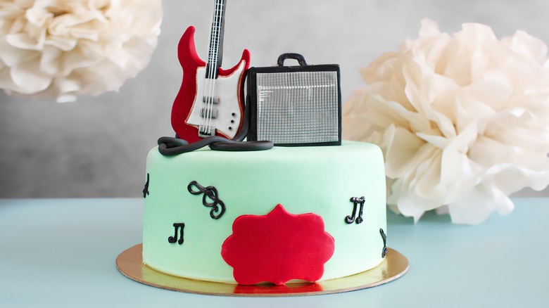 Music-inspired groom's cake