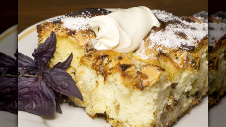 a sour cream pie with raisins and powdered sugar