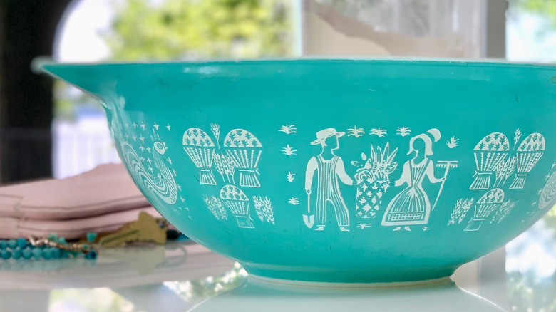 A vintage Butterprint Pyrex dish in tuquoise