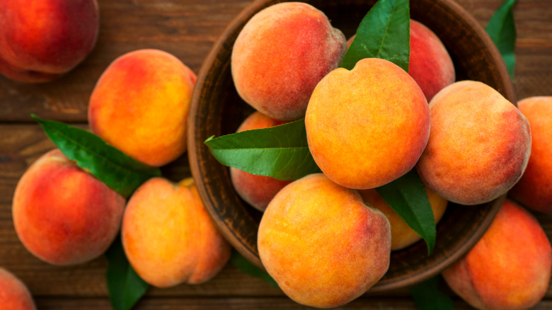 bowl of peaches