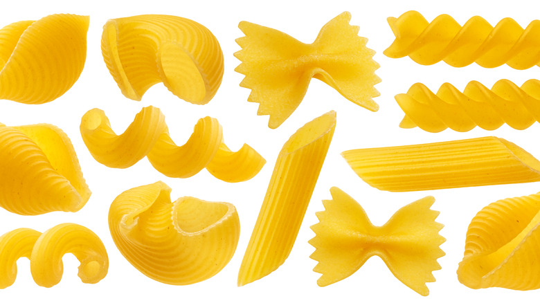 different shapes of dried pasta