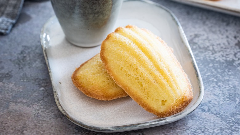 madeleines with coffee