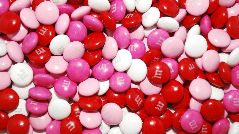 red and pink m&ms