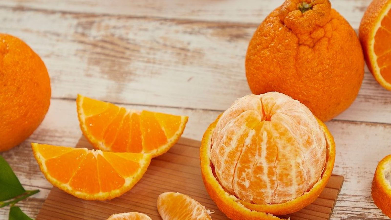 https://www.tastingtable.com/img/gallery/the-reason-sumo-citrus-oranges-are-so-expensive/l-intro-1678381516.jpg