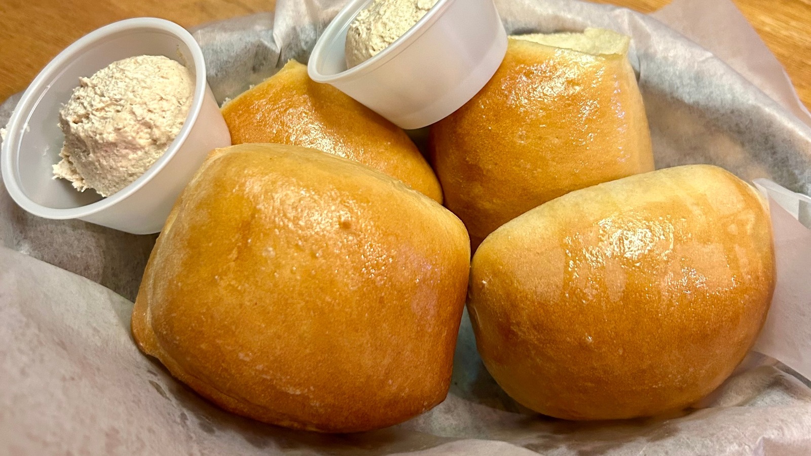 Texas Roadhouse Rolls Owe Their Extra Sweet Taste To One Key Factor