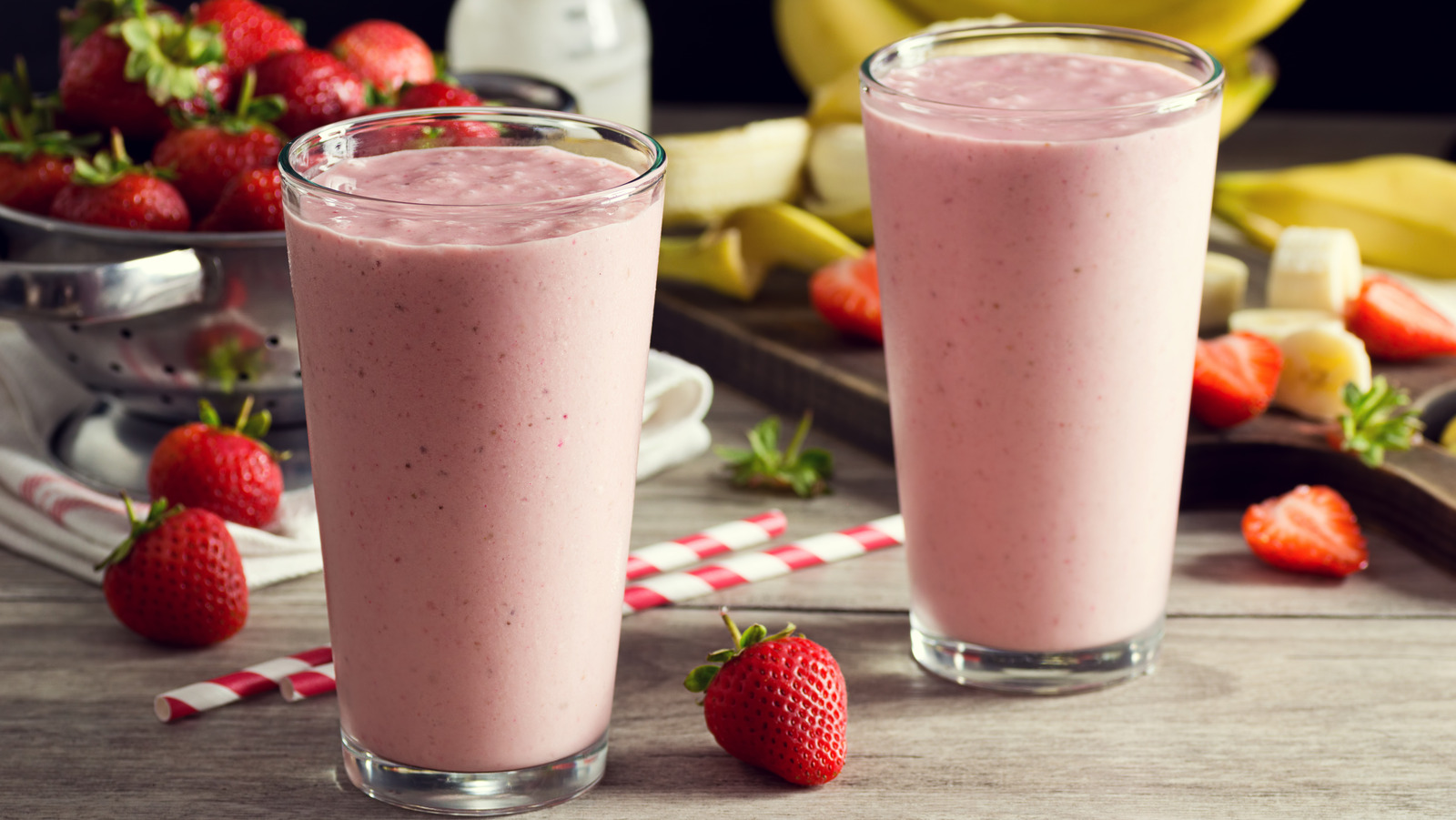 The Reason You Should Use Frozen Strawberries Over Fresh For Smoothies