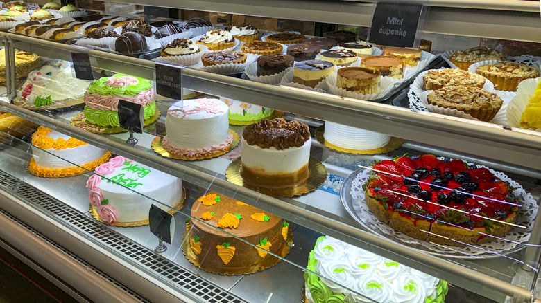 Closeup of bakery items in a grocery store pastry case