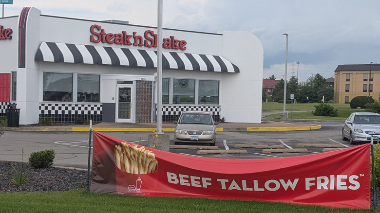 Exterior of a Steak 'n Shake showing a banner advertising beef tallow fries