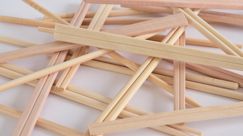 different types of disposable wooden chopsticks