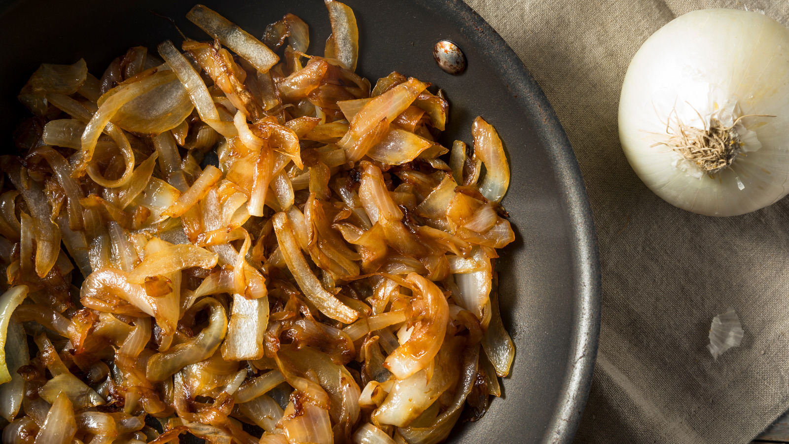 The Scientific Way Baking Soda Helps Caramelized Onions Cook Faster