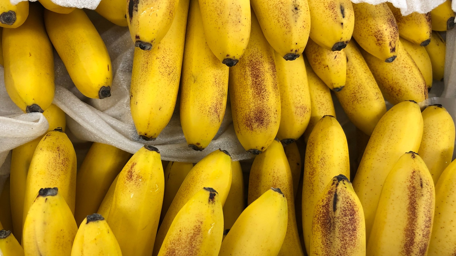 The Scientific Way Producers Ensure Bananas Are Perfectly Ripe At The Store