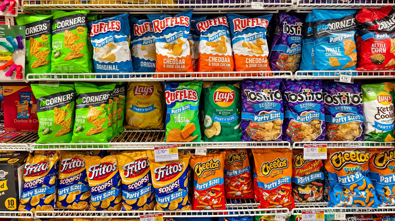 supermarket display of potato chip brands