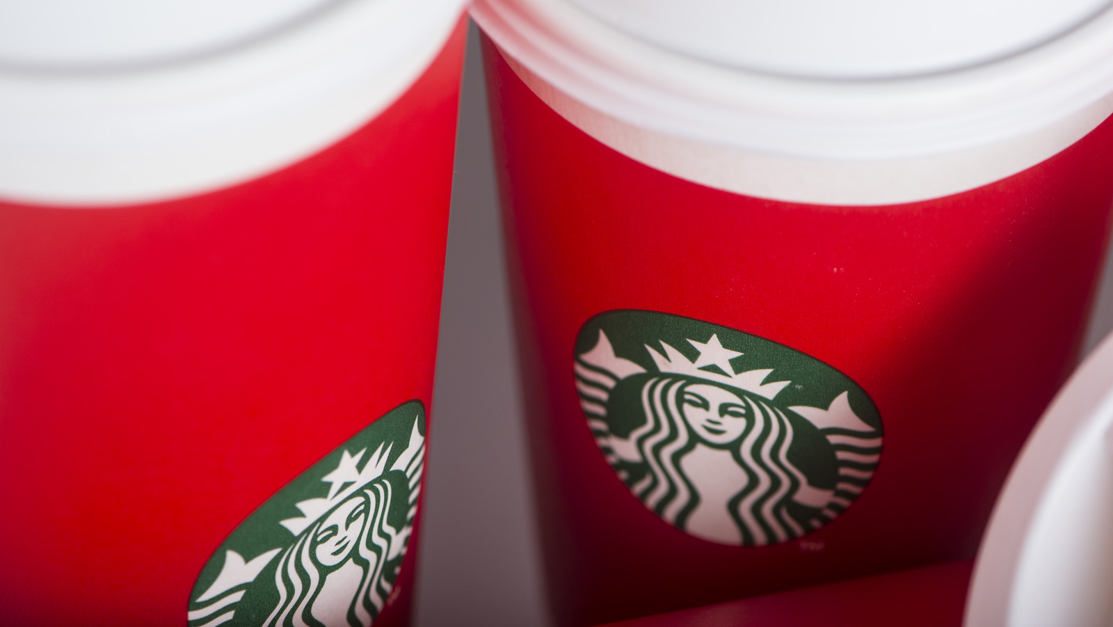 https://www.tastingtable.com/img/gallery/the-secret-menu-starbucks-candy-cane-cold-brew-you-need-this-winter/l-intro-1699254902.jpg