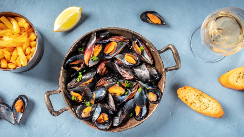 Steamed mussels