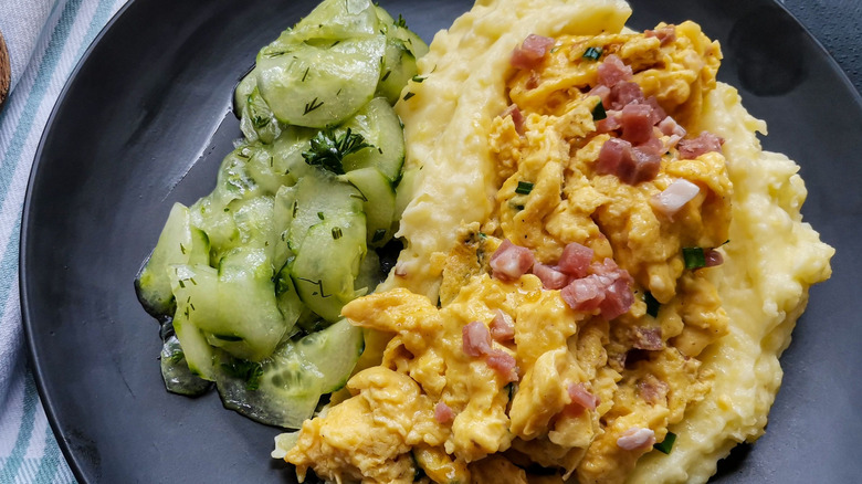 scrambled eggs on mashed potatoes