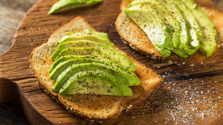 https://www.tastingtable.com/img/gallery/the-simple-ingredient-to-enhance-the-flavor-and-texture-of-avocado-toast/intro-1686579713.jpg