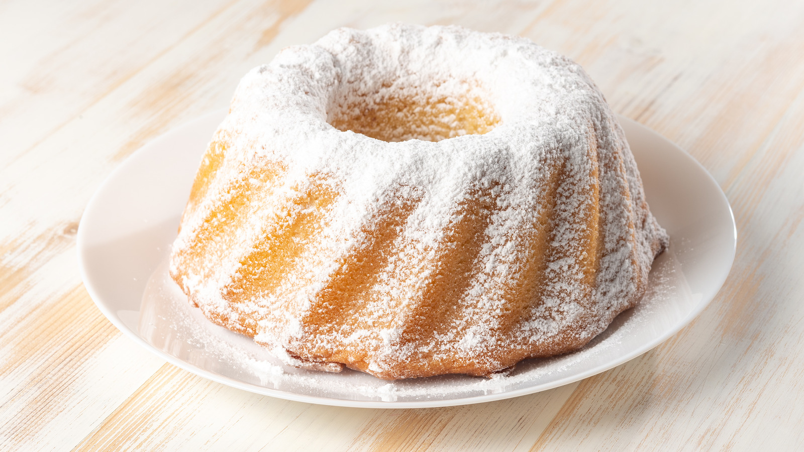 How To Grease A Bundt Pan (& Keep Bundt Cakes From Sticking!) - Sweets &  Thank You