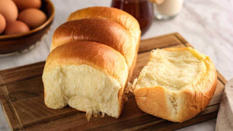Soft, fluffy white bread 