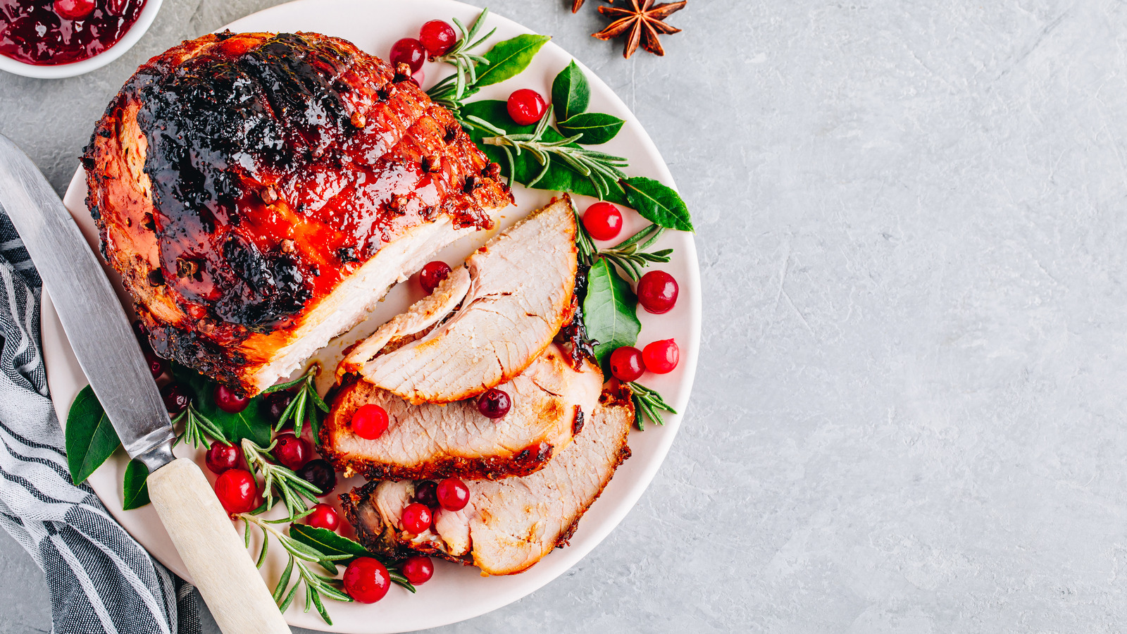 The Simple Trick To Keeping Ham Moist In The Oven