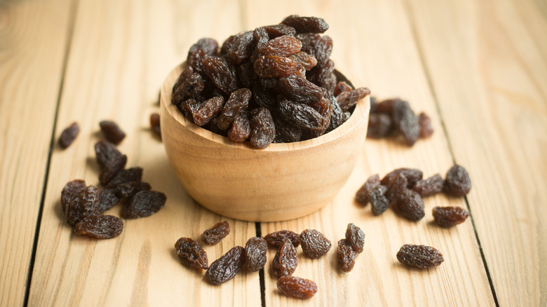 bowl of raisins
