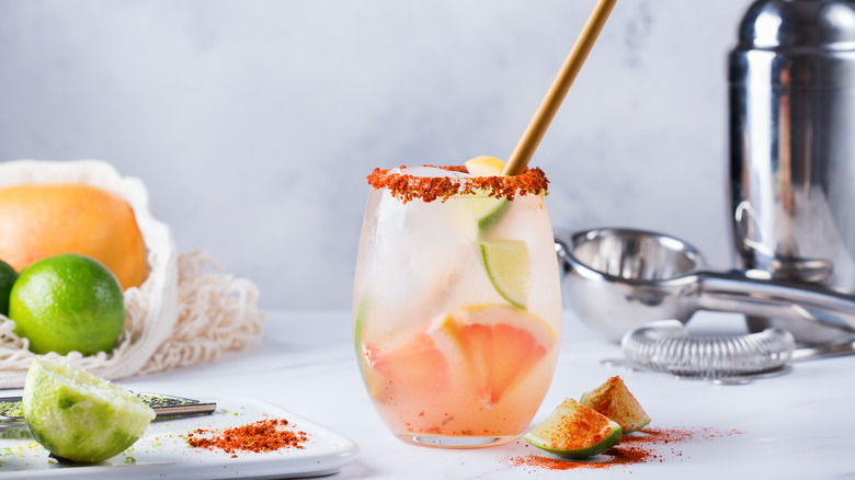 Paloma cocktail with grapefruit wedge