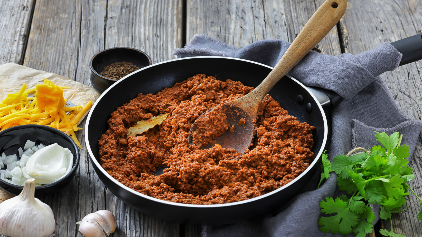The Slow-Cooking Method That Adds More Depth To Ground Beef - Tasting Table