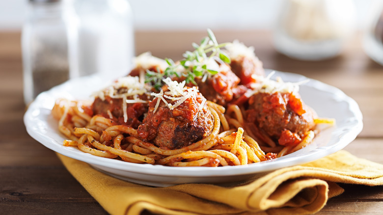plate of spaghetti and meatballs