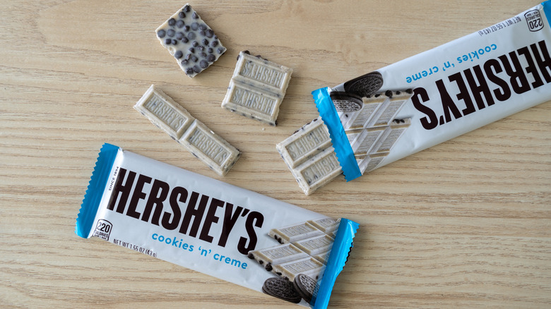 two Cookies 'n' Creme bars and wrappers