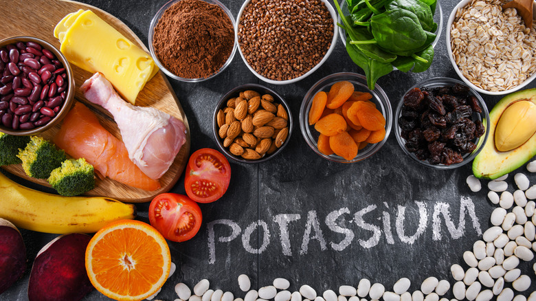 The word potassium written on a table surrounded by various potassium-rich foods