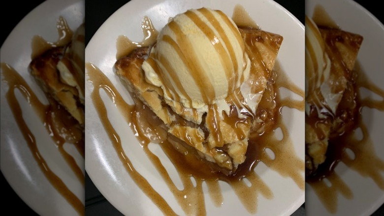 Texas Roadhouse apple pie with caramel sauce