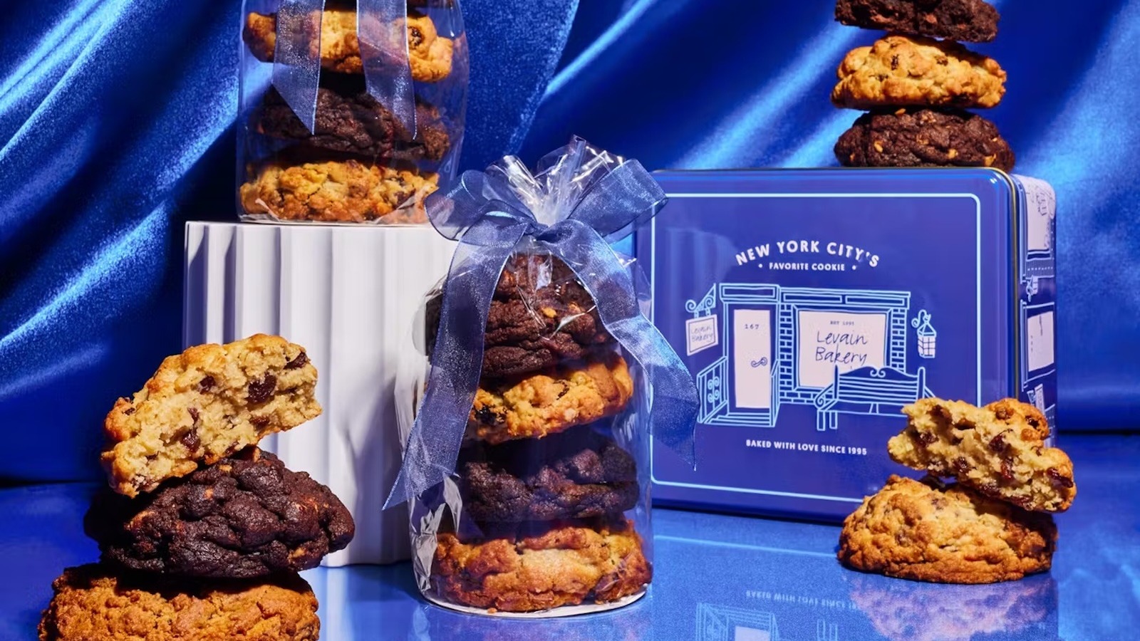 The Step That Ensures All Levain Bakery Cookies Are The Same Exact Size - Tasting Table