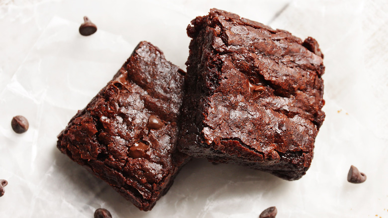Square shiny brownies