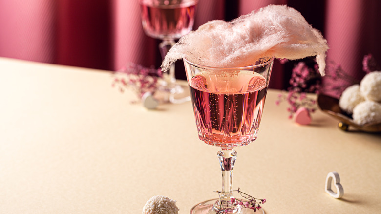 Cocktail with cotton candy 